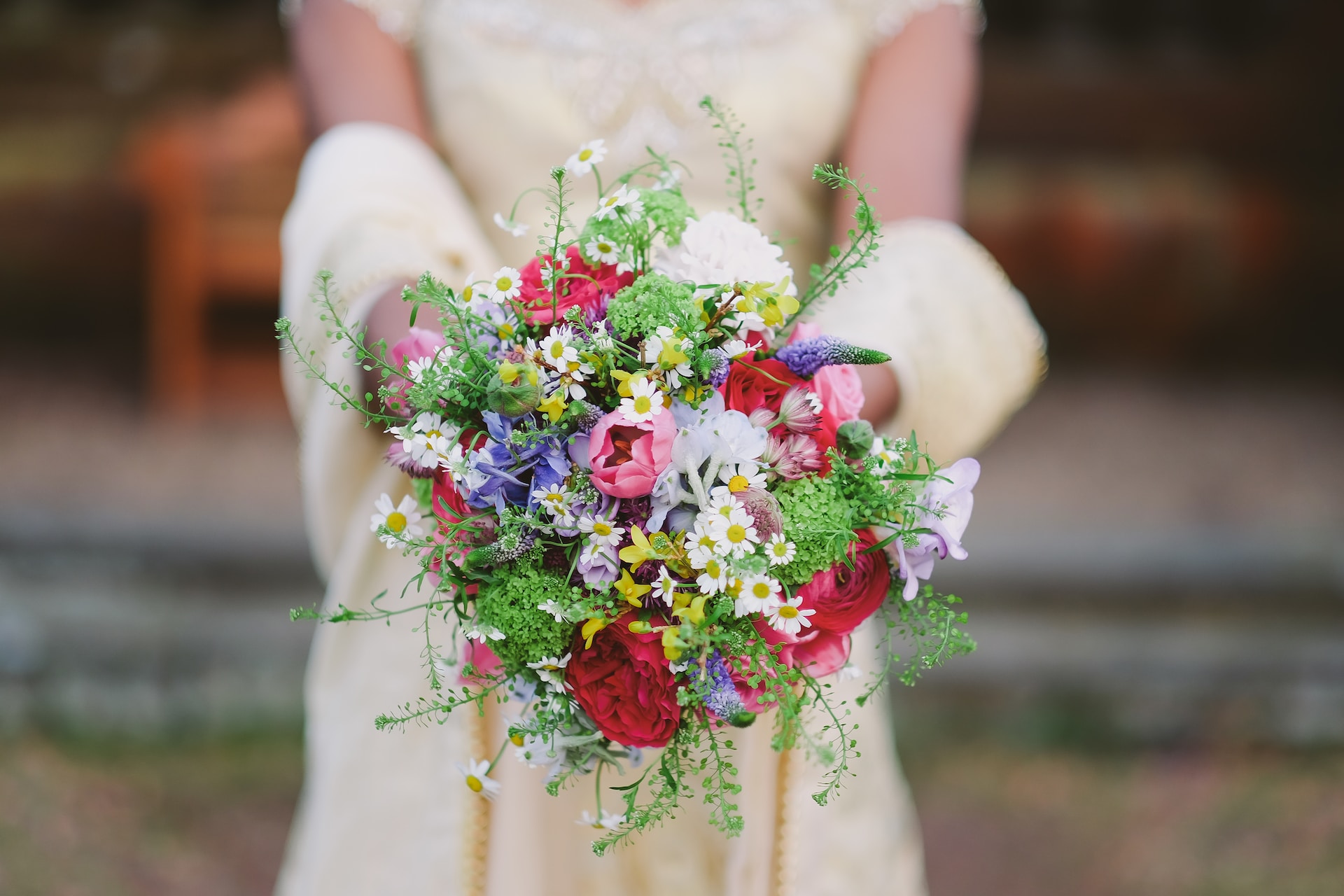 2024 wedding colors wildflowers